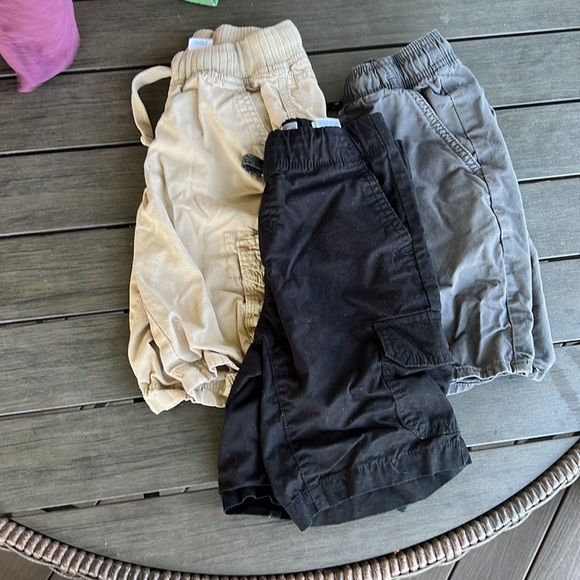 Size 6/7 - 3 cat and jack shirts. 4 pairs of shorts - Picture 5 of 6